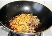 香辣小鱼干的做法 步骤7