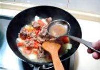 咖喱土豆牛肉的做法 步骤11