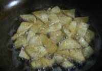 西芹豆腐炒肉的做法 步骤5