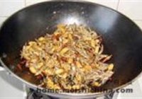 香辣小鱼干的做法 步骤8