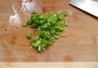 避风塘炒鸡翅的做法 步骤3