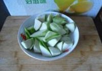 红椒丝瓜的做法 步骤2