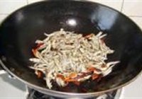 香辣小鱼干的做法 步骤6