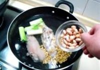 黄豆花生煲猪脚的做法 步骤5