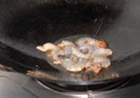 韭菜花炒虾仁的做法 步骤4