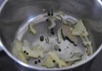 芦笋蘑菇滑鸡饭的做法 步骤2