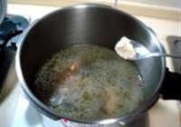 黄豆花生煲猪脚的做法 步骤12
