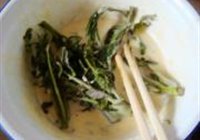 啤酒炸香椿鱼的做法 步骤4