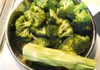 金蒜蚝汁墨鱼仔的做法 步骤3