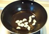 金蒜蚝汁墨鱼仔的做法 步骤6