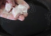 莲藕腔骨汤的做法 步骤4