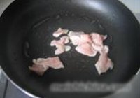 荸荠黑木耳炒肉片的做法 步骤2