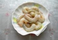 西芹腰果炒虾仁的做法 步骤6