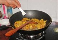 肉粒酱烧土豆块的做法 步骤9