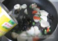 荸荠黑木耳炒肉片的做法 步骤6