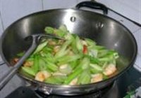 西芹腰果炒虾仁的做法 步骤16