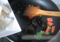 荸荠黑木耳炒肉片的做法 步骤4