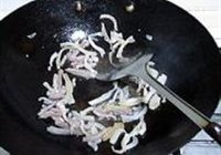 芦蒿炒咸肉的做法 步骤3