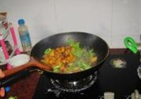 肉粒酱烧土豆块的做法 步骤11