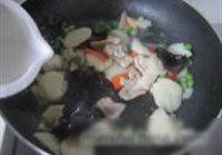 荸荠黑木耳炒肉片的做法 步骤8