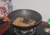 肉粒酱烧土豆块的做法 步骤3