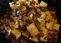 豆豉鲮鱼烧豆腐的做法 步骤6