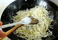 醋烹绿豆芽的做法 步骤3
