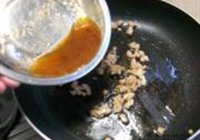 肉碎洒上嫩豆腐的做法 步骤6