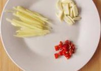 辣炒白菜鸡丁的做法 步骤3