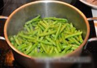 刀豆炖排骨的做法 步骤2