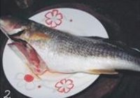 清蒸红鮕鱼的做法 步骤2