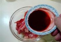 腐乳爆肉的做法 步骤2