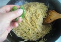 酱炒土豆丝的做法 步骤6