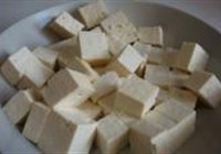 豆豉鲮鱼烧豆腐的做法 步骤1