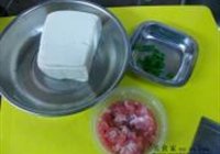 肉碎洒上嫩豆腐的做法 步骤1