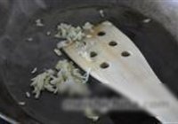 土豆菠菜小虾糕的做法 步骤3