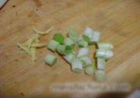 香菇炒韭菜的做法 步骤3