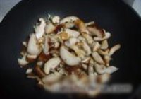 香菇炒韭菜的做法 步骤5