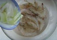 白灼虾的做法 步骤1