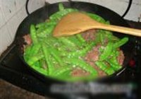 荷兰豆炒牛肉的做法 步骤8