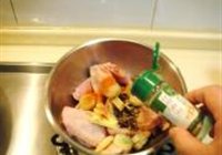 避风塘炒鸡翅的做法 步骤7