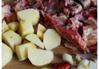 鸡架炖土豆的做法 步骤2