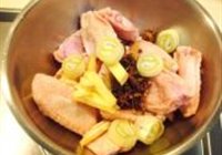 避风塘炒鸡翅的做法 步骤4