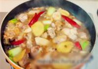 板栗烧鸡块的做法 步骤6
