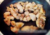 板栗烧鸡块的做法 步骤4