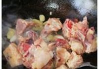 鸡架炖土豆的做法 步骤3