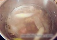 板栗烧鸡块的做法 步骤2