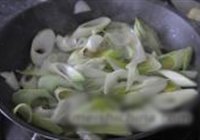 土豆大葱三文鱼馅饼的做法 步骤3