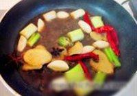 板栗烧鸡块的做法 步骤5