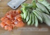 土豆大葱三文鱼馅饼的做法 步骤2
